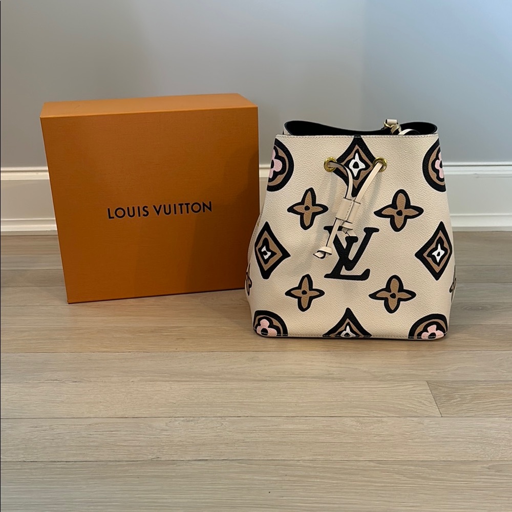 LIMITED SPRING EDITION Louis Vuitton Handbag